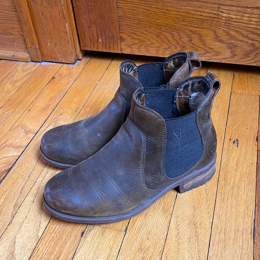 UGG Leather Chelsea Bonham Boots - Sheepskin Lined